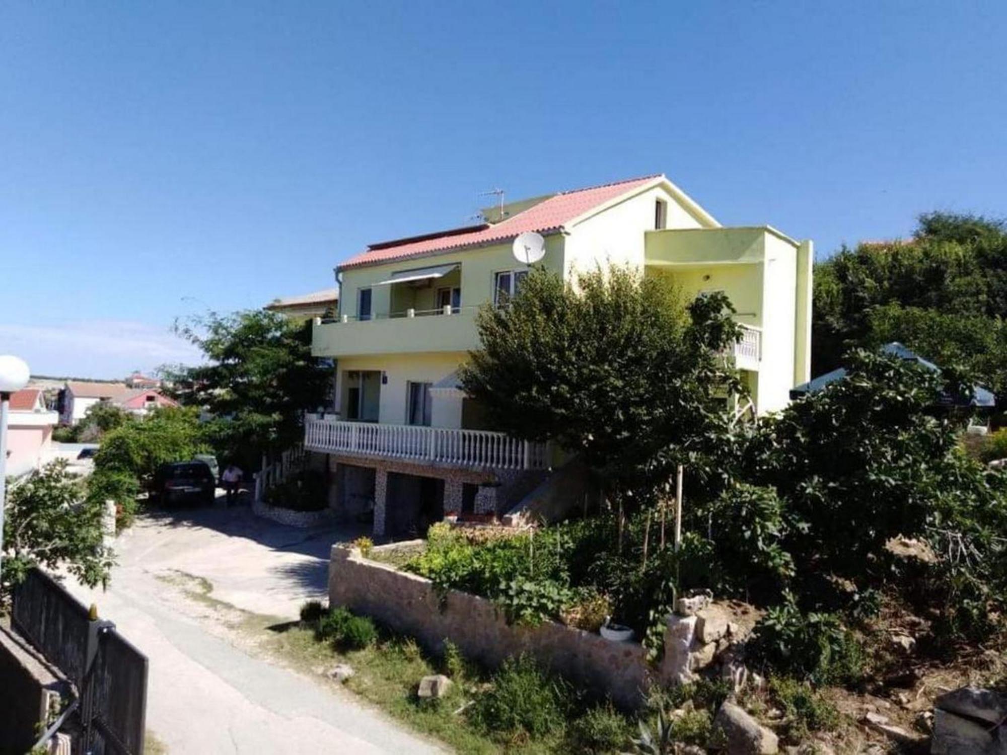 Apartments Miocic Ražanac Buitenkant foto