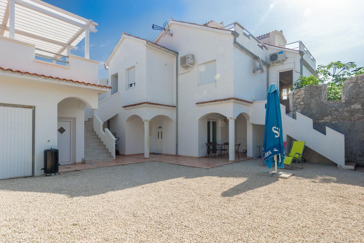 Apartments Miocic Ražanac Buitenkant foto