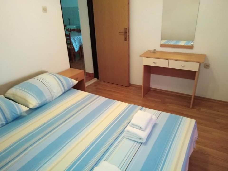 Apartments Miocic Ražanac Buitenkant foto